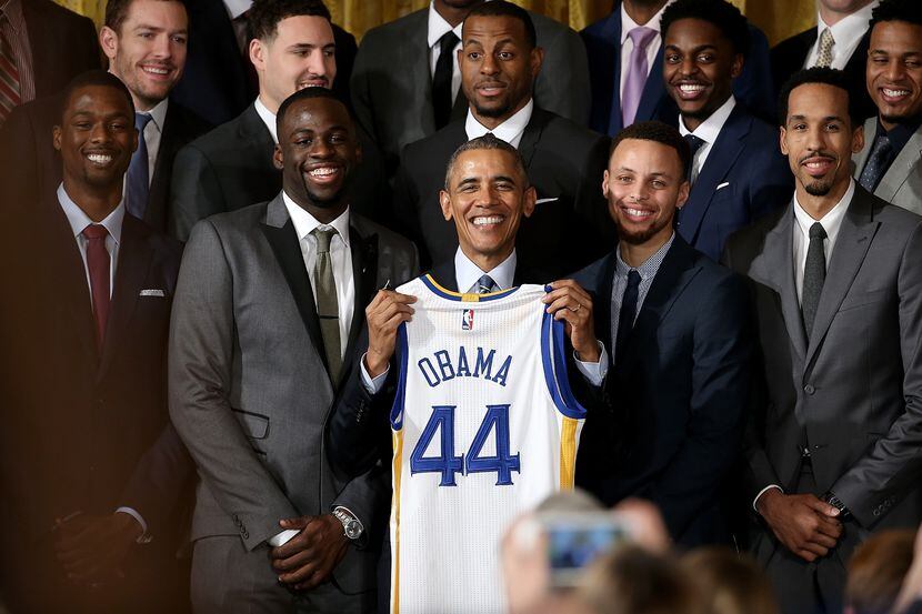 Obama recibe a los campeones de la NBA los Warriors el jueves. Foto GETTY IMAGES

