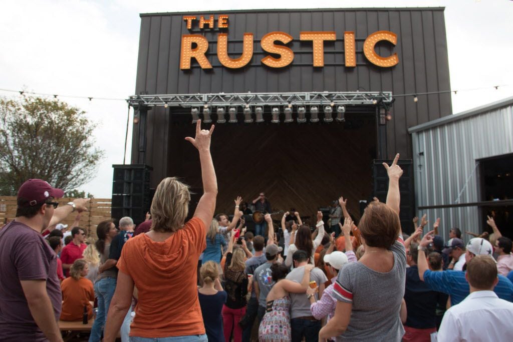 Pat Green fans at The Rustic in Uptown.