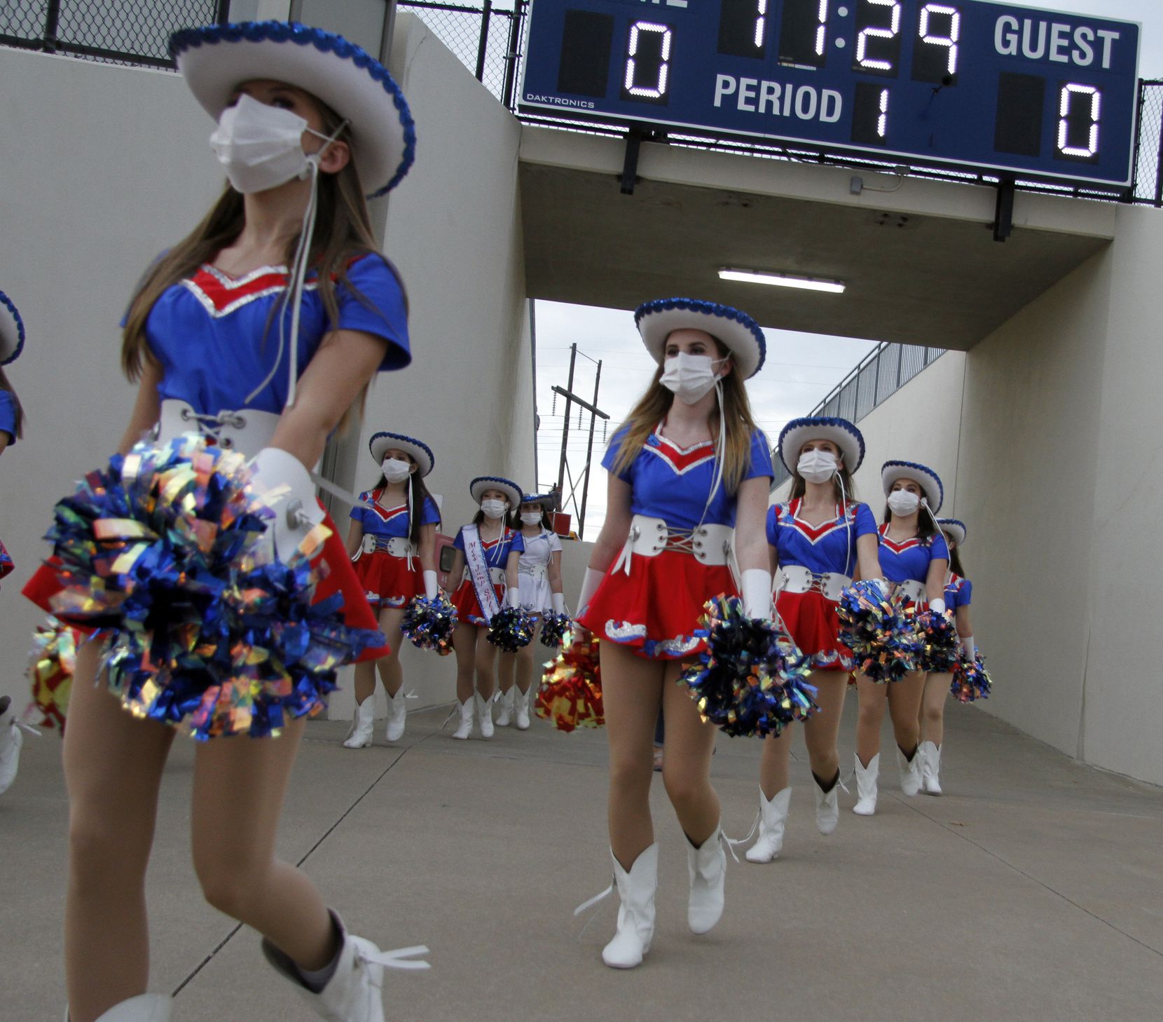 The Texas high school football sunsets are back — See photos of