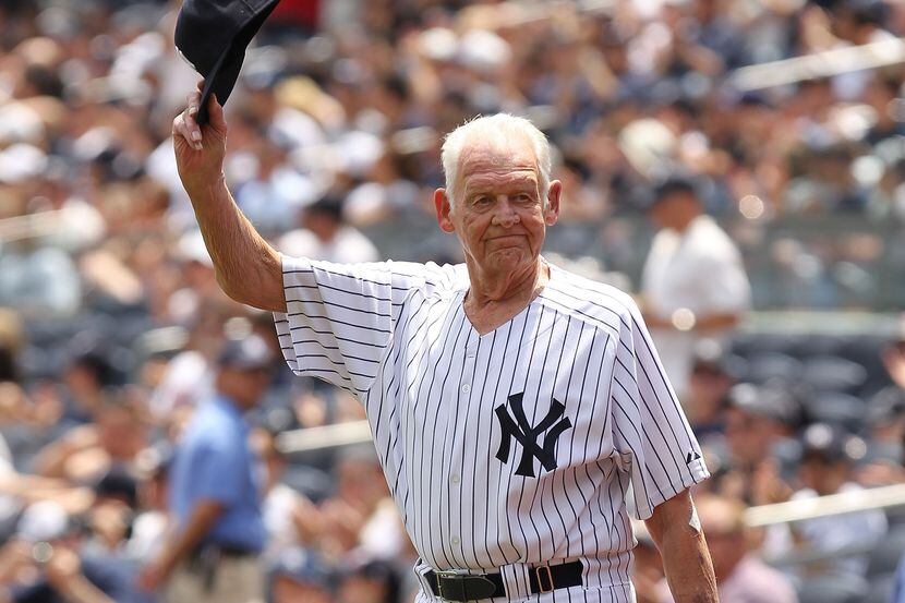 Don Larsen  durante un homenaje que se le rindió el 26 de junio de 2011 en Yankee Stadium.