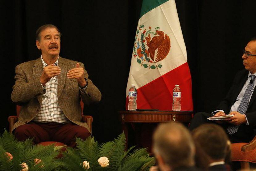 El ex presidente de México Vicente Fox (izq.) entrevistado por Alfredo Corchado en Belo...