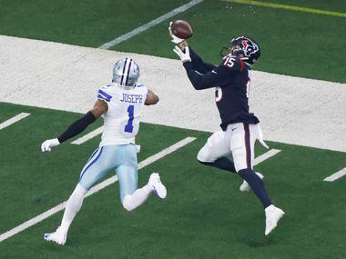 Dallas Cowboys cornerback Kelvin Joseph (1) defends Houston Texans wide receiver Chris Moore...
