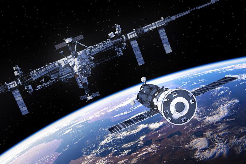 Una nave Soyuz se pepara para acoplarse a la estación espacial internacional.(GETTY IMAGES)
