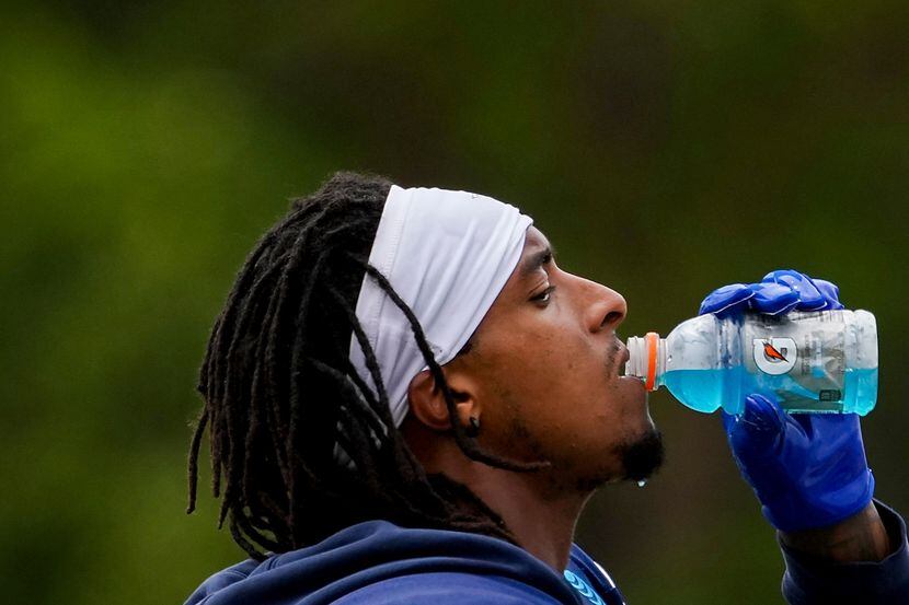 Dallas Cowboys safety Damontae Kazee drinks a Gatorade during a practice at training camp on...
