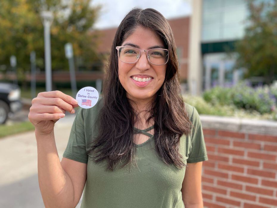 Michelle López, de 33 años, acudió a votar en Garland el 8 de noviembre.