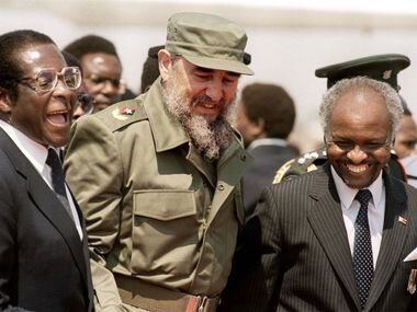 In this Aug. 31, 1986 file photo, Cuban President Fidel Castro (C), flanked by Zimbabwean...