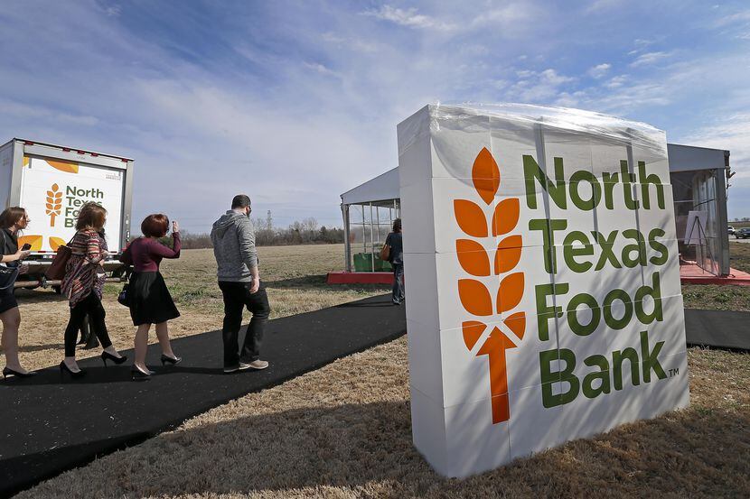 North Texas Food Bank reparte despensas para familias con niños este verano. (Staff...