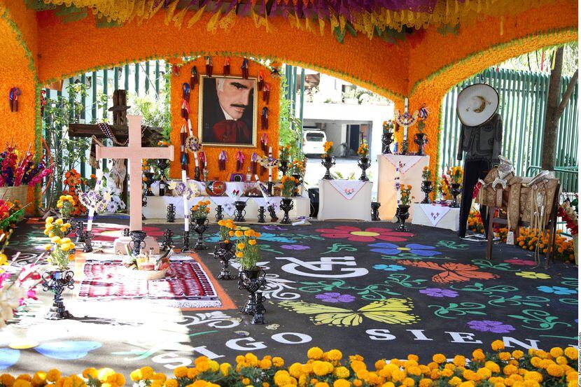 Para el Día de Muertos se instaló un altar en el Rancho Los Tres Potrillos, donde está...