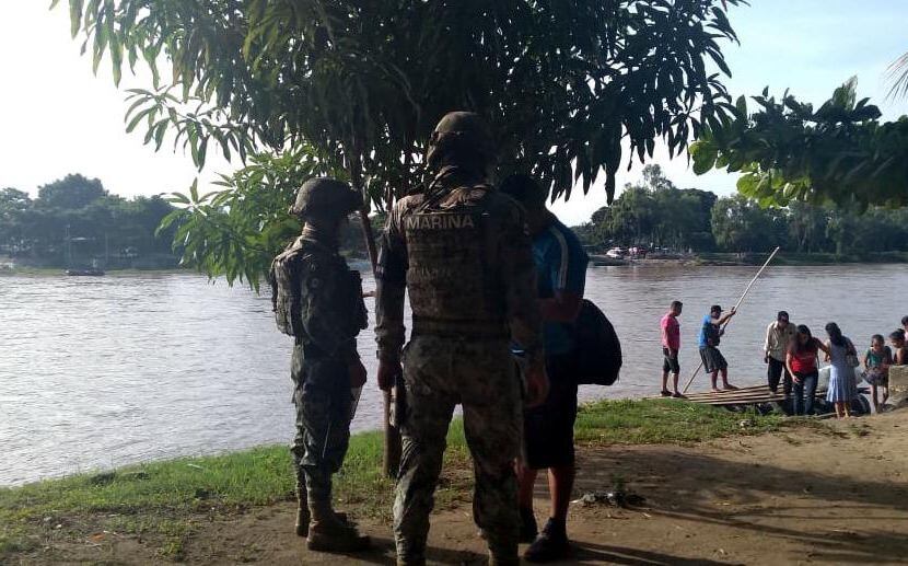 Agentes de la Marina de México patrullan la orilla del Río Suchiate(AGENCIA REFORMA)

