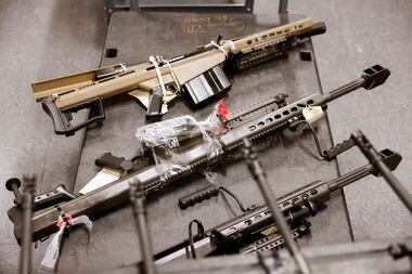 Rifles Barrett calibre .50 confiscados por la ATF el miércoles 19 de julio de 2023. Cinco...