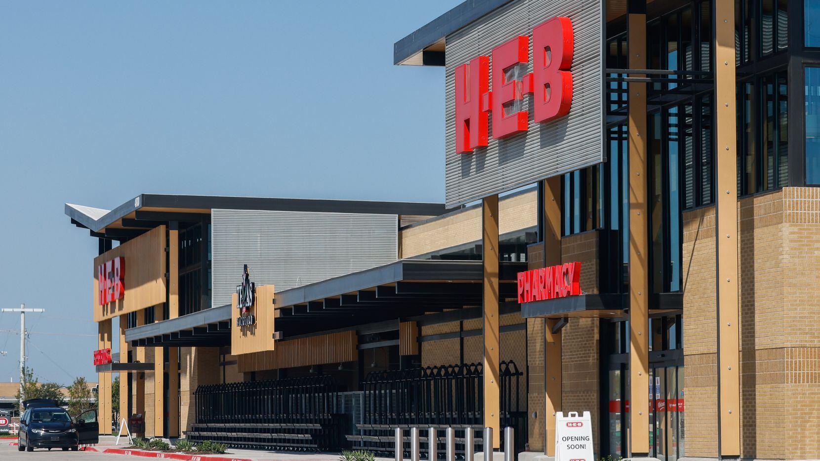 This H-E-B in Frisco at 4800 Main Street is 111,000 square feet. It has the San...