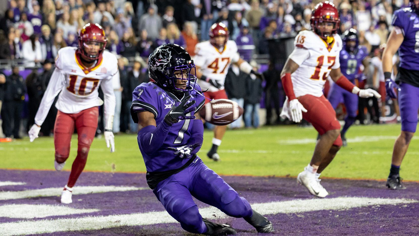 TCU Horned Frogs wide receiver Jordan Hudson (#7) catches a touchdown pass during the...