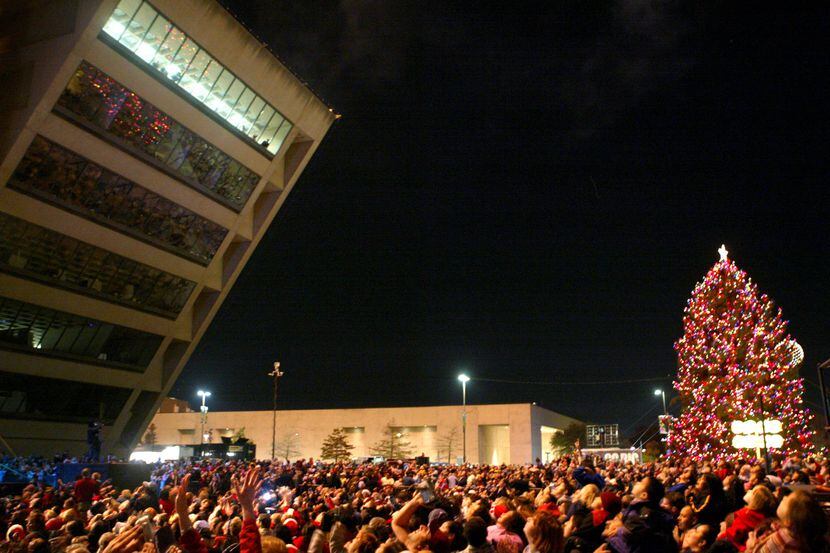 Este viernes se llevará a cabo el encendido del árbol navideño de la ciudad de Dallas. DMN
