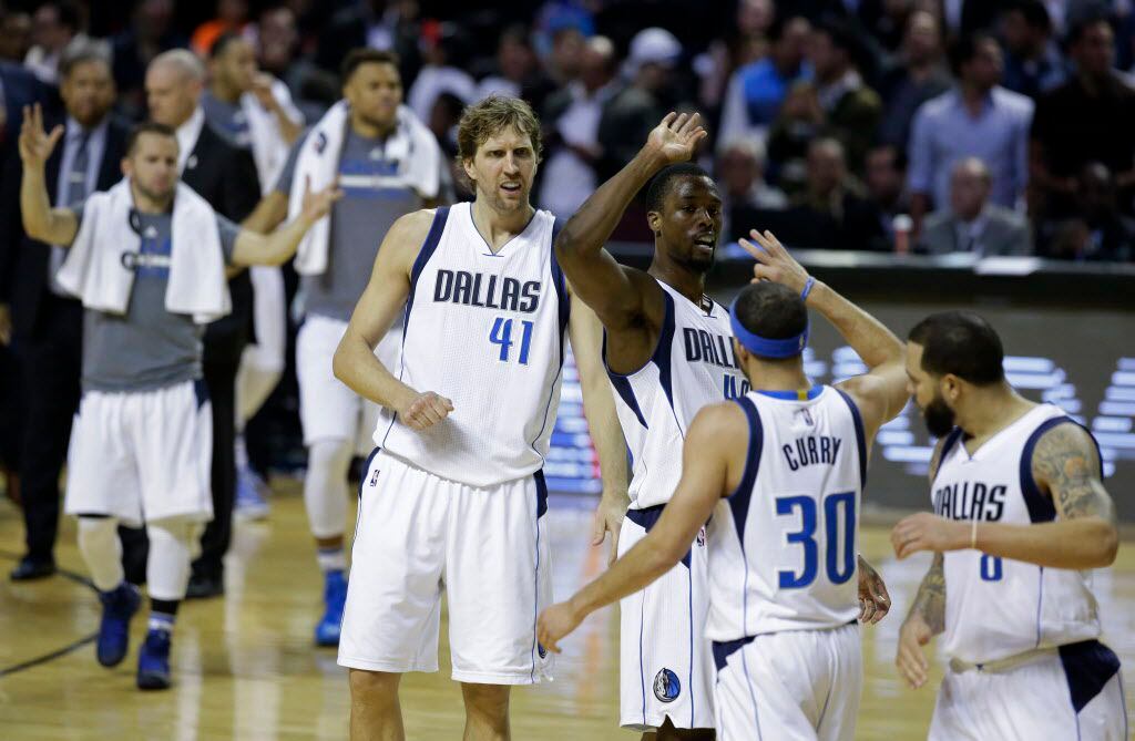 Dallas Mavericks Harrison Barnes, third from right, celebrates with teammate Seth Curry (30)...