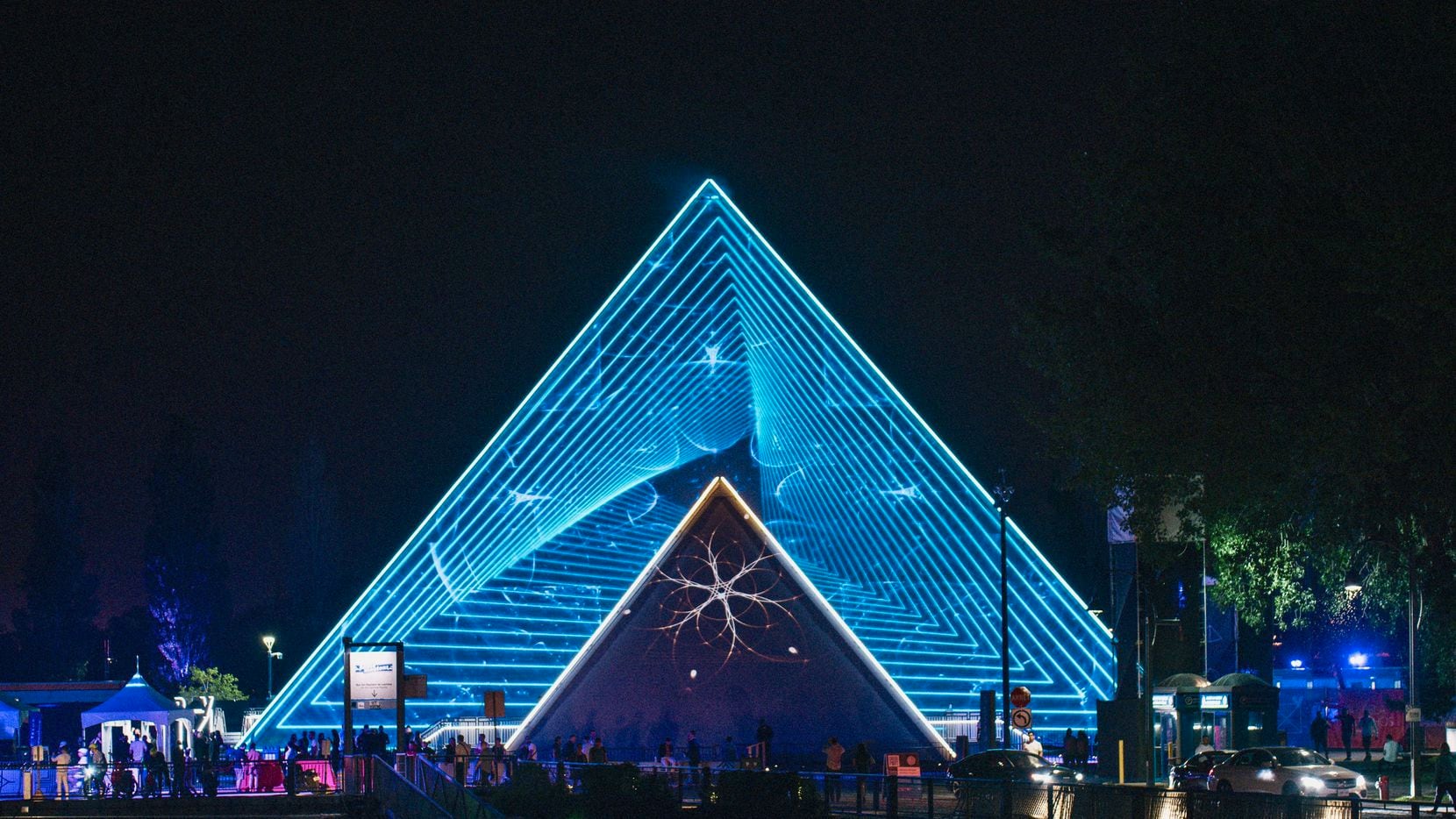 PY1, una atracción turística que ofrece un lugar de entretenimiento en forma de pirámide de...