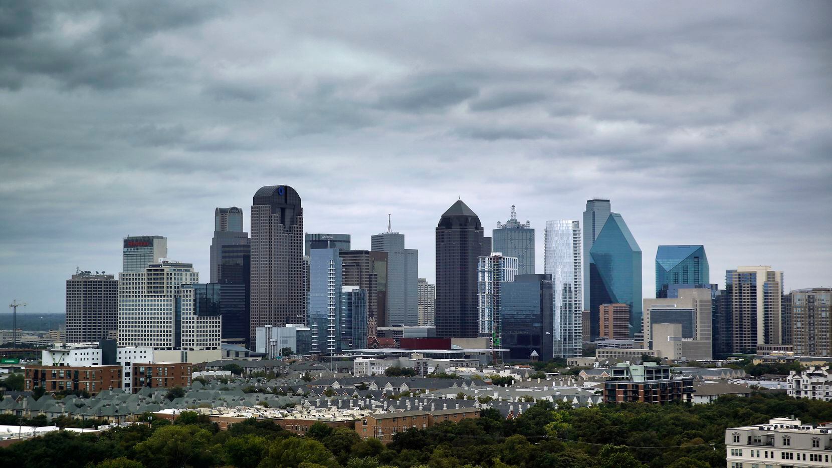 A cold front moving the North Texas and downtown Dallas. (Tom Fox/The Dallas Morning News)