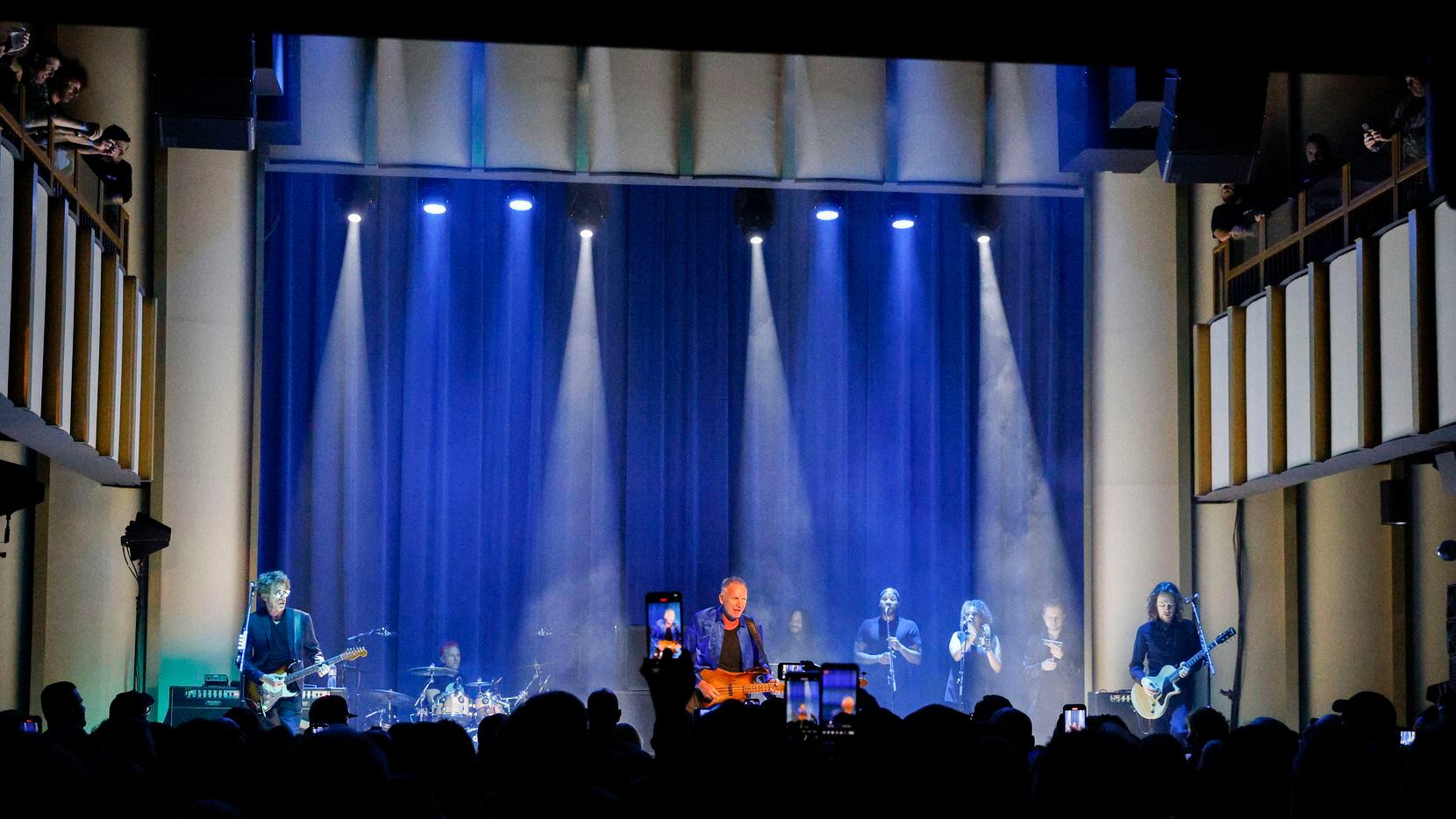 The Echo Lounge and Music Hall, backed by Mark Cuban, holds about 1,000 people. Sting is the biggest act it has drawn in about a dozen shows, and his concert marked the venue's official grand opening. 