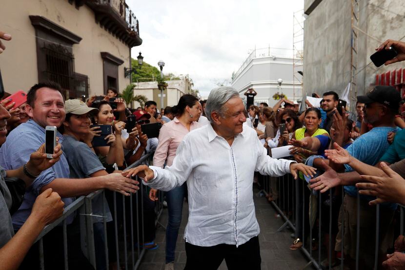 Andrés  López Obrador saluda a sus simpatizantes en Mazatlán. El domingo asumirá la...