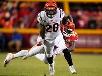 Cincinnati Bengals running back Joe Mixon (28) runs against Kansas City Chiefs linebacker...