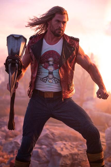 En esta imagen proporcionada por Marvel Studios Chris Hemsworth en una escena de "Thor: Love...