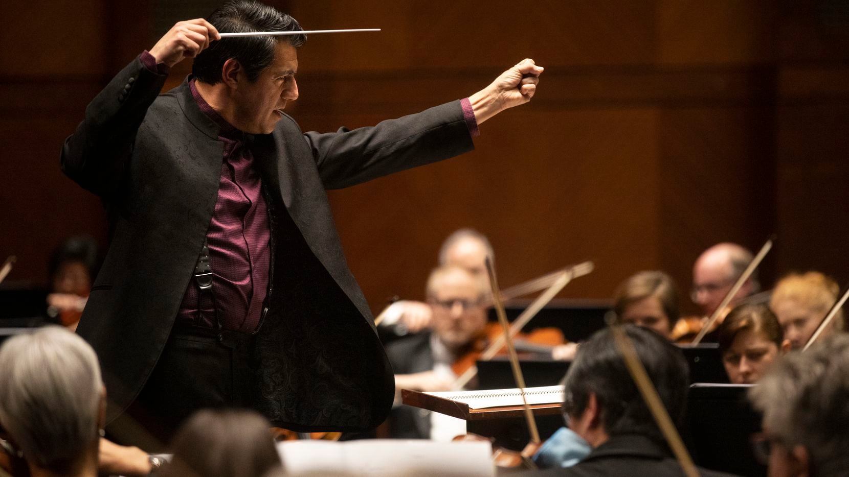 Conductor Miguel Harth-Bedoya leads the Fort Worth Symphony during a concert at the Bass...