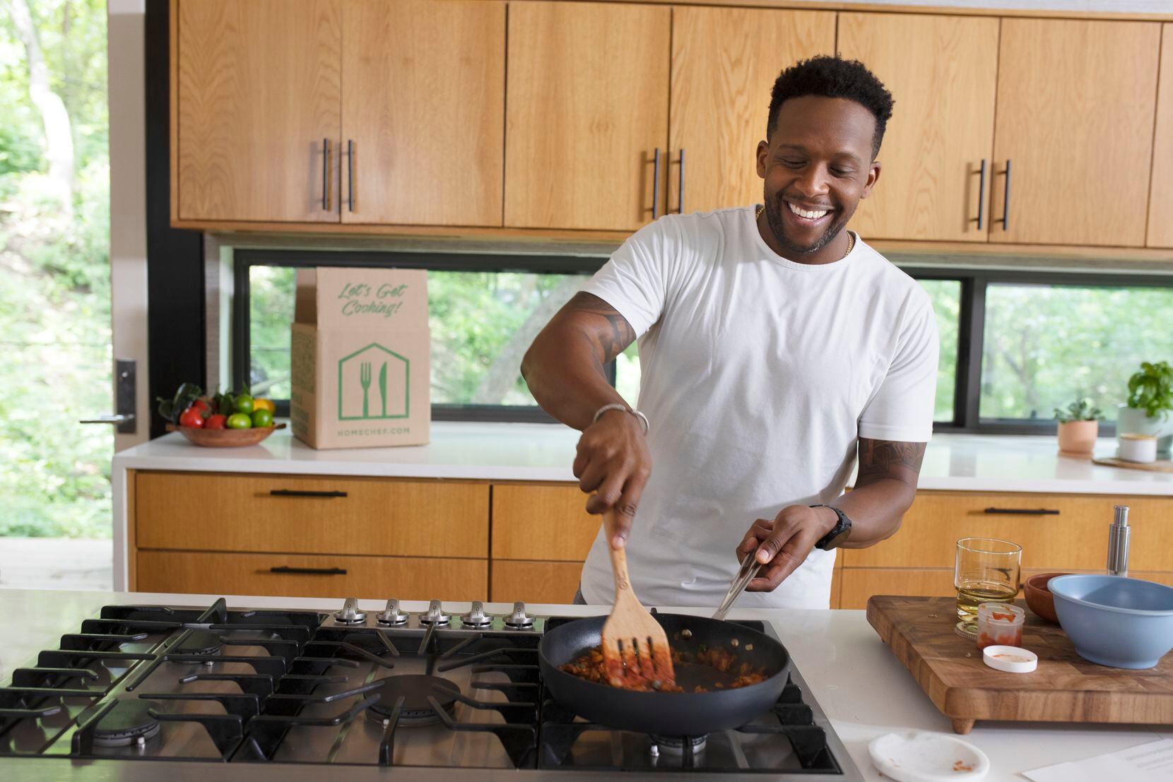 Dallas-based Kevin Curry of Fit Men Cook has a new partnership with Home Chef.