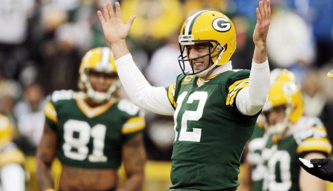 El quarterback de los Packers, Aaron Rodgers, se recupera de una lesión en la pantorrilla....