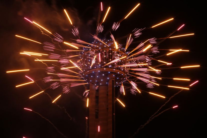 Reunion Tower presenta un show de fuegos artificiales cada 31 de diciembre. (DMN/Nathan...
