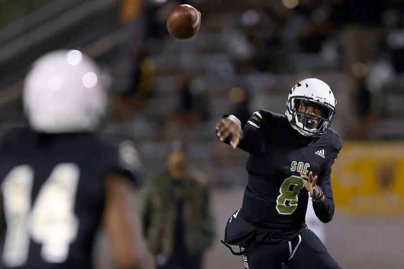 South Oak Cliff quarterback Kevin Henry-Jennings (8) throws a first quarter pass to receiver...
