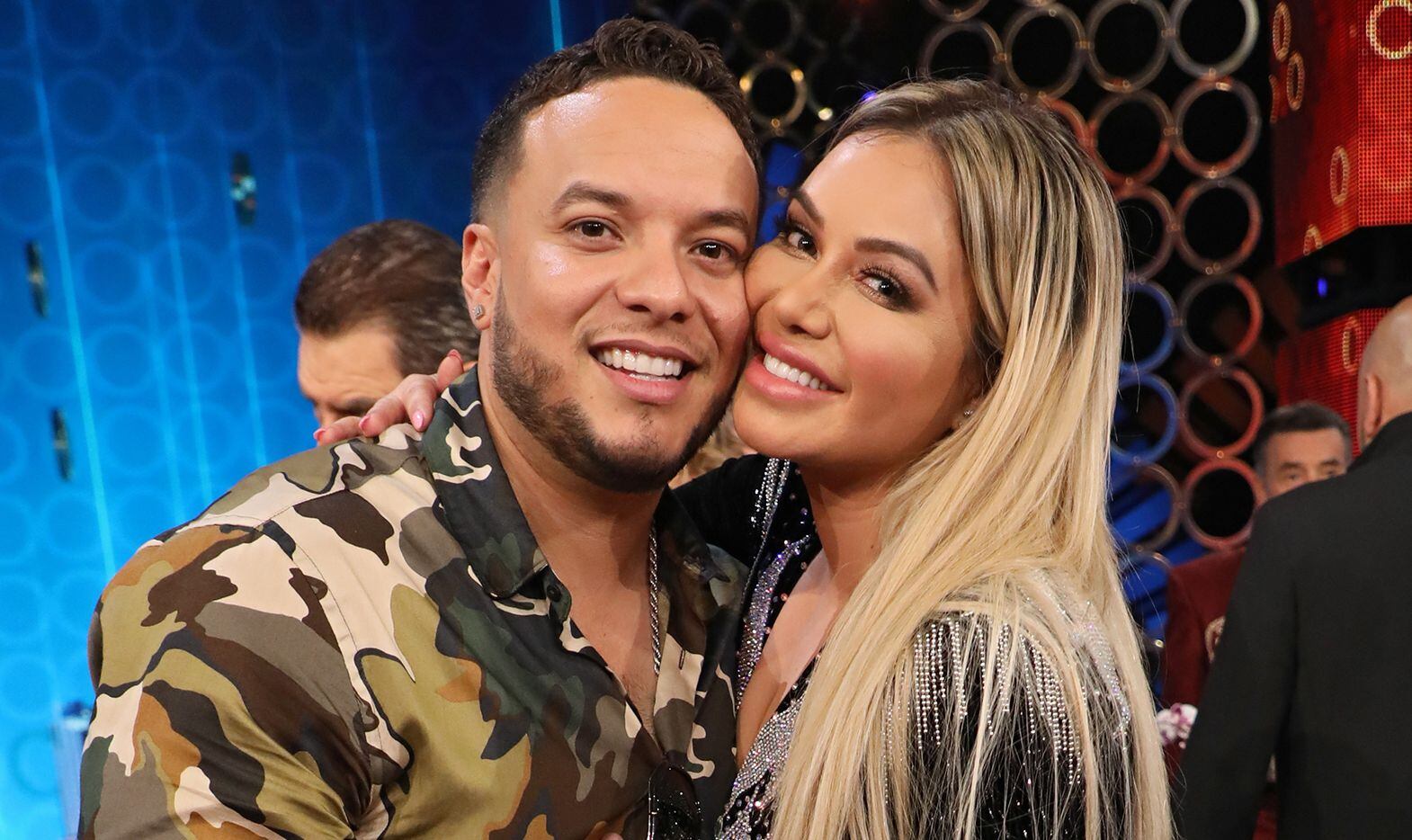 Lorenzo Méndez y Chiquis Rivera durante el programa de televisión "Don...