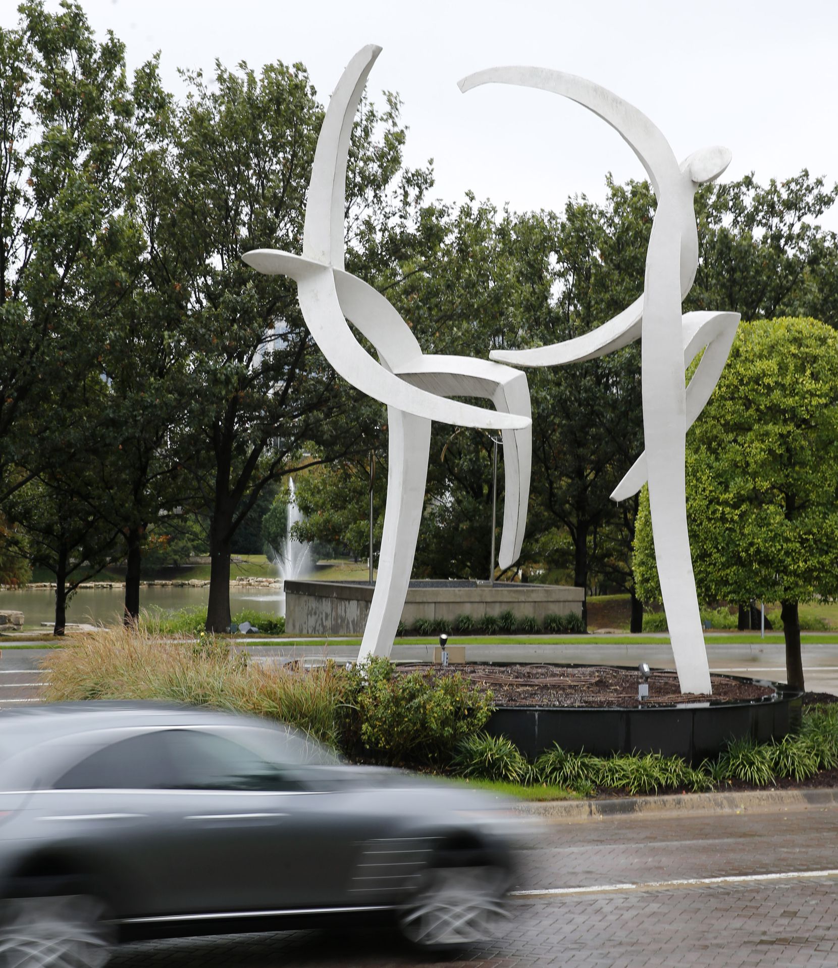 Frisco S Texas Sculpture Garden Brings Art Into The Workplace At