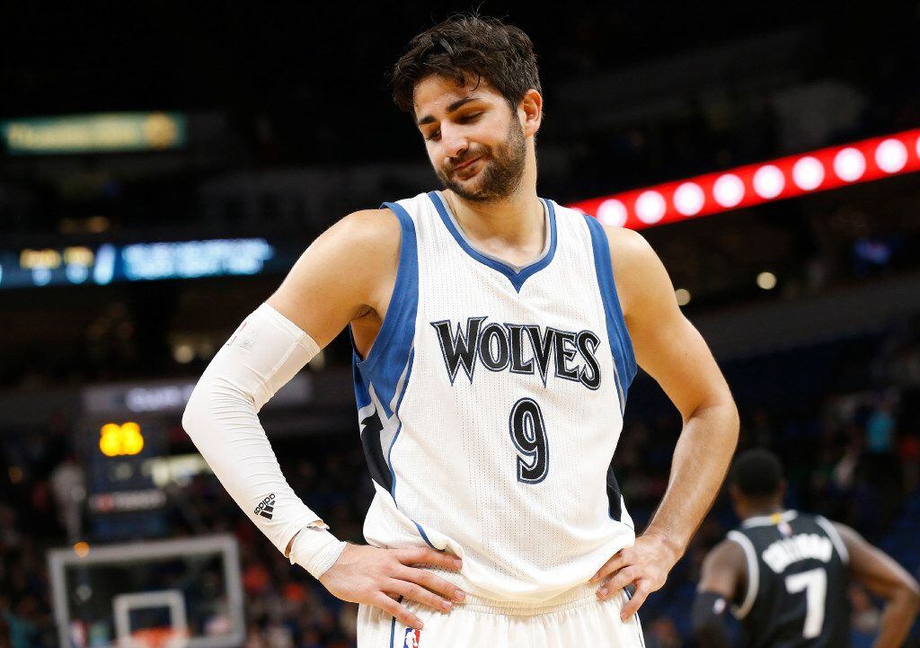 Minnesota Timberwolves' Ricky Rubio reacts in the closing seconds as the Timberwolves lost...