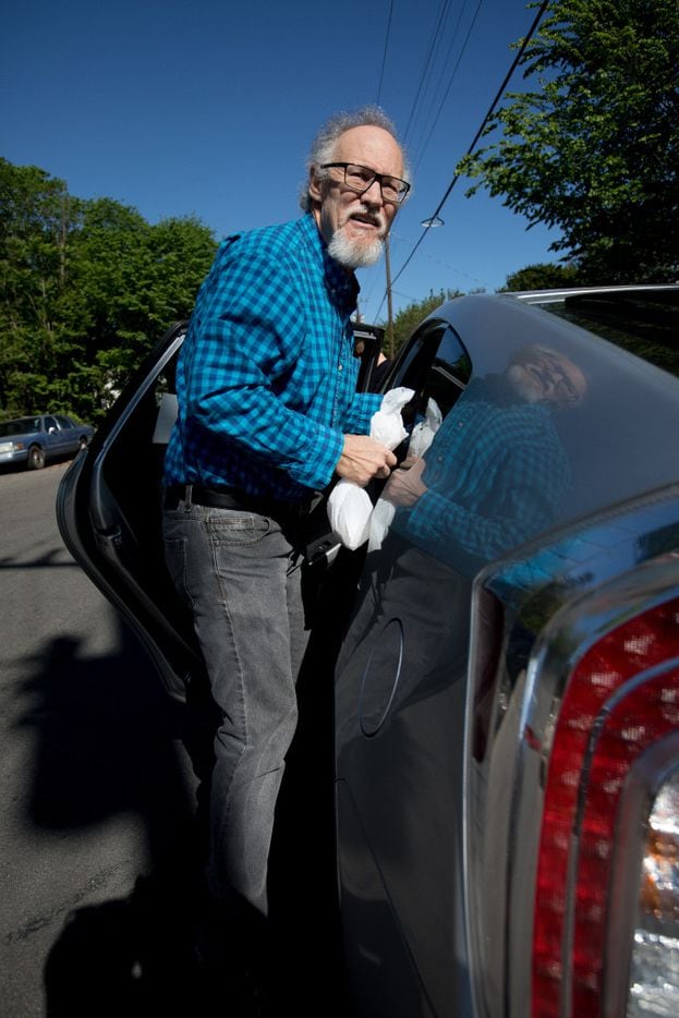 Photographer Allison V. Smith accompanied Reynolds on his most recent Meals on Wheels route...