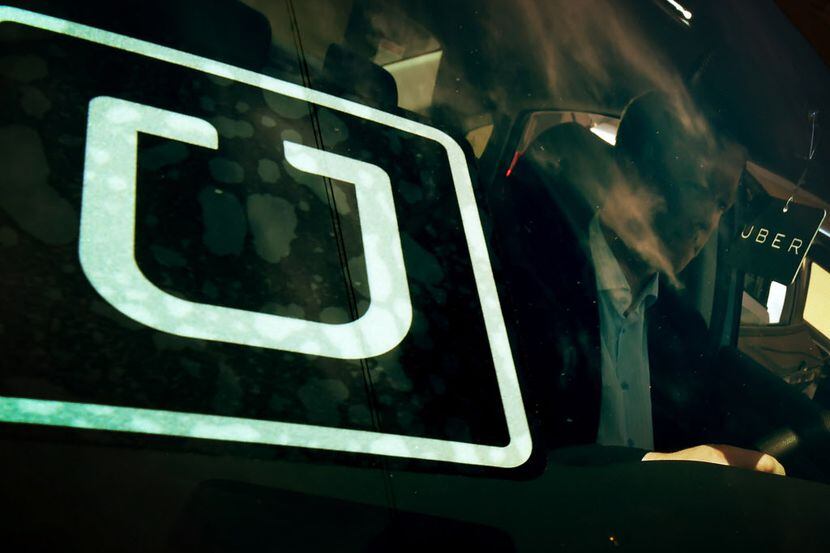 Uber ahora también permite pedir servicio de transporte en autobús para hasta 10 personas.