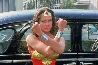 Lynda Carter en su papel de 'Wonder Woman', famosa serie de televisión de los años 70.