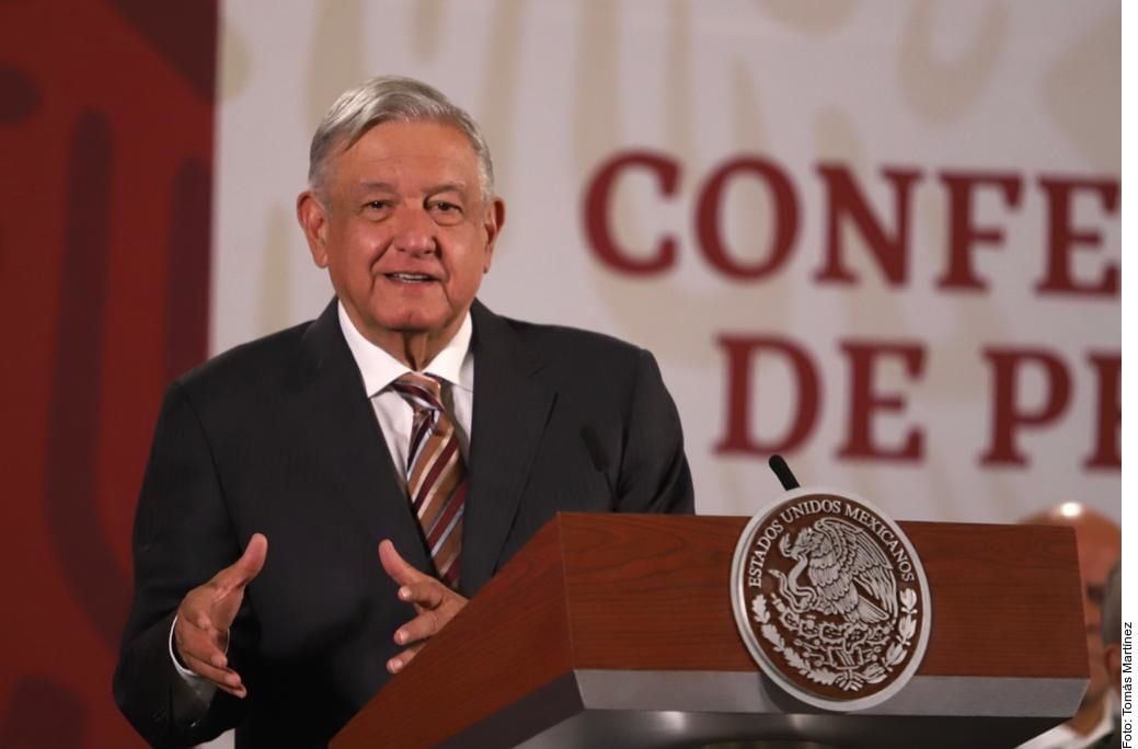 Andrés Manuel López Obrador pidió respetar y honrar a los doctores y personal médico que...