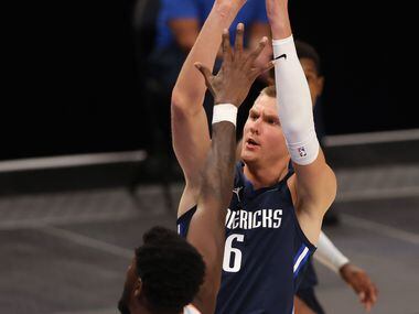 Dallas Mavericks forward Kristaps Porzingis (6) shoots over Phoenix Suns center Deandre...