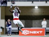 Allen wide receiver Davon Mitchell (82) catches a wide open pass he caught and ran in for a...
