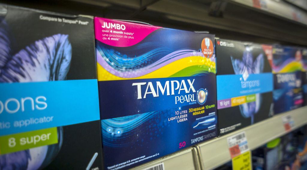 Ante los reportes de escasez de productos para la menstruación como los tampones, ha habido...