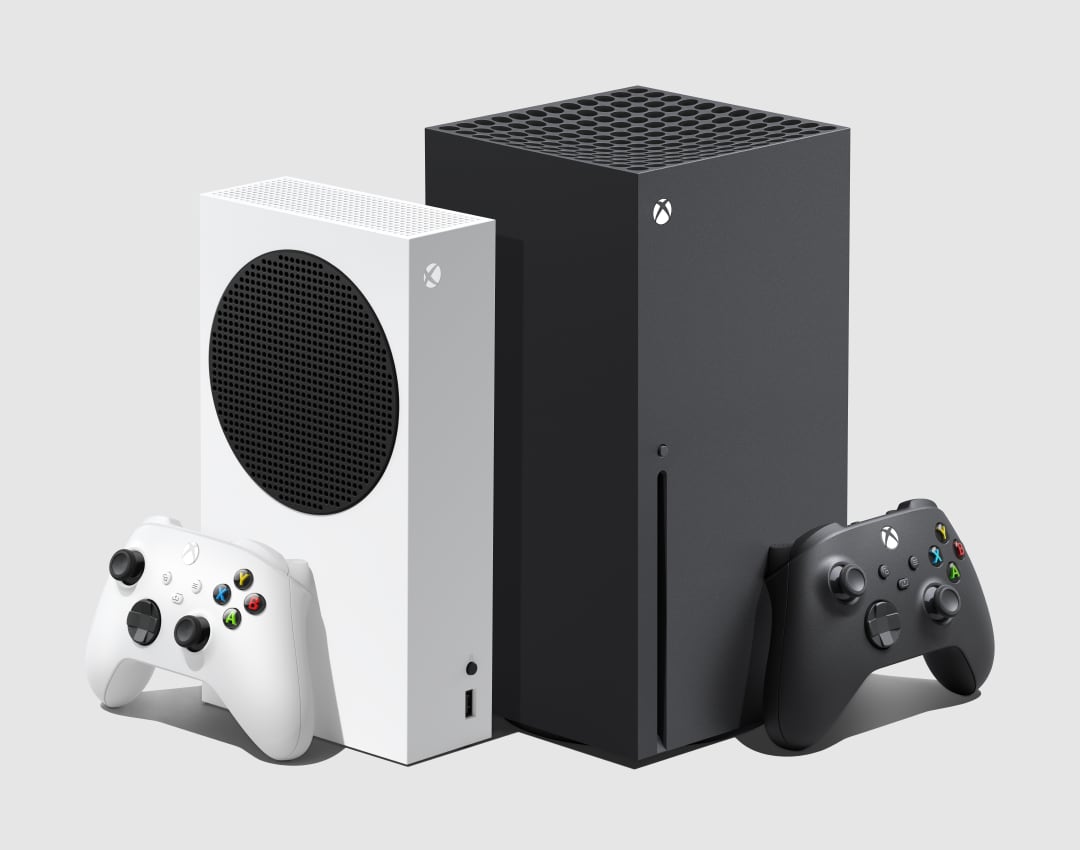 The Xbox Series S (left) and the Xbox Series X.