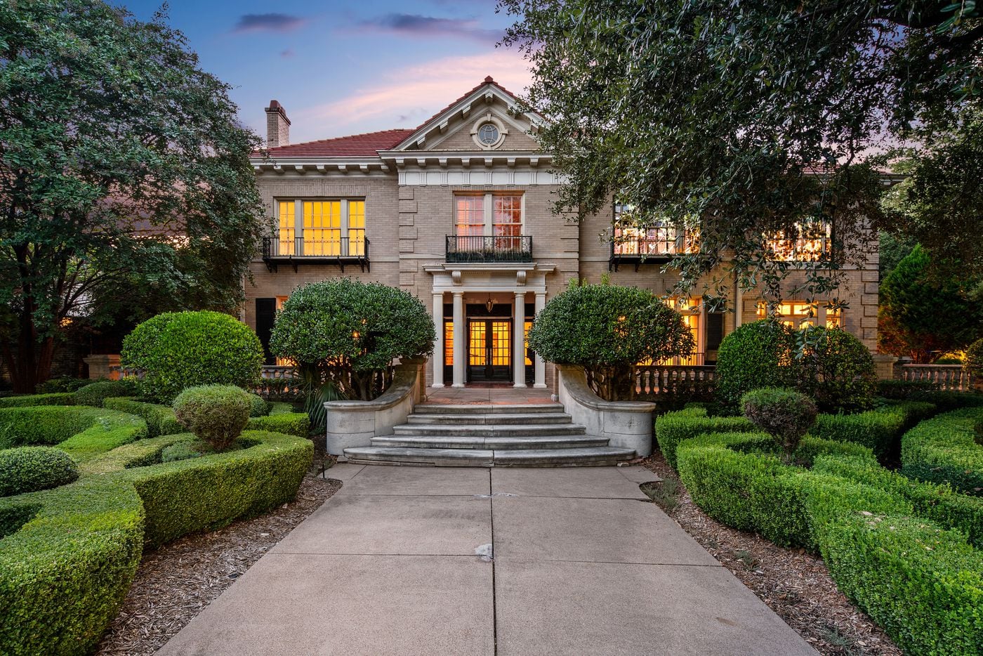 A look at the property on 5323 Swiss Avenue in Dallas, Texas.