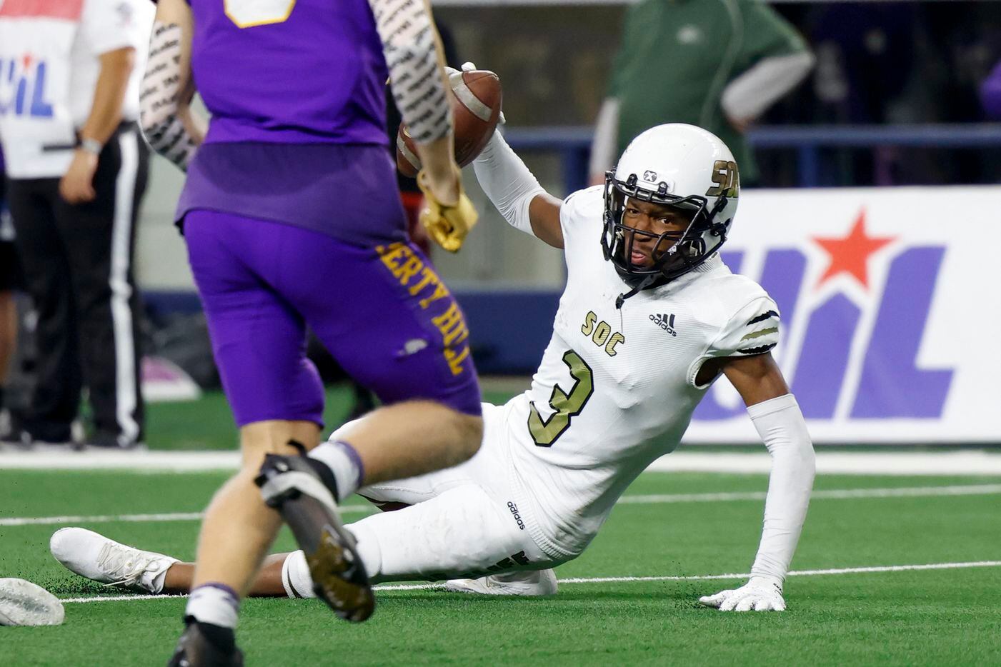 South Oak Cliff wide receiver Kylin Mathis (3) reacts after making a catch during the second half of their Class 5A Division II state championship game against Liberty Hill at AT&T Stadium in Arlington, Saturday, Dec. 18, 2021. South Oak Cliff defeated Liberty Hill 23-14 for Dallas ISD’s first title since 1958. (Elias Valverde II/The Dallas Morning News)