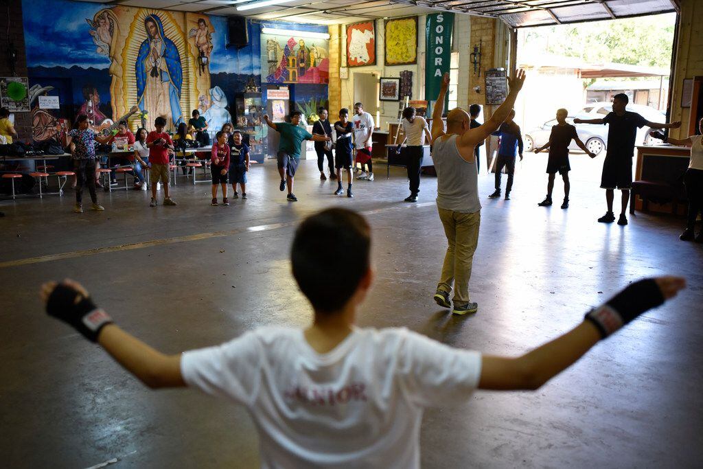 La Casa Guanajuato en Dallas ofrece clases de boxeo para niños y jóvenes este verano a un...