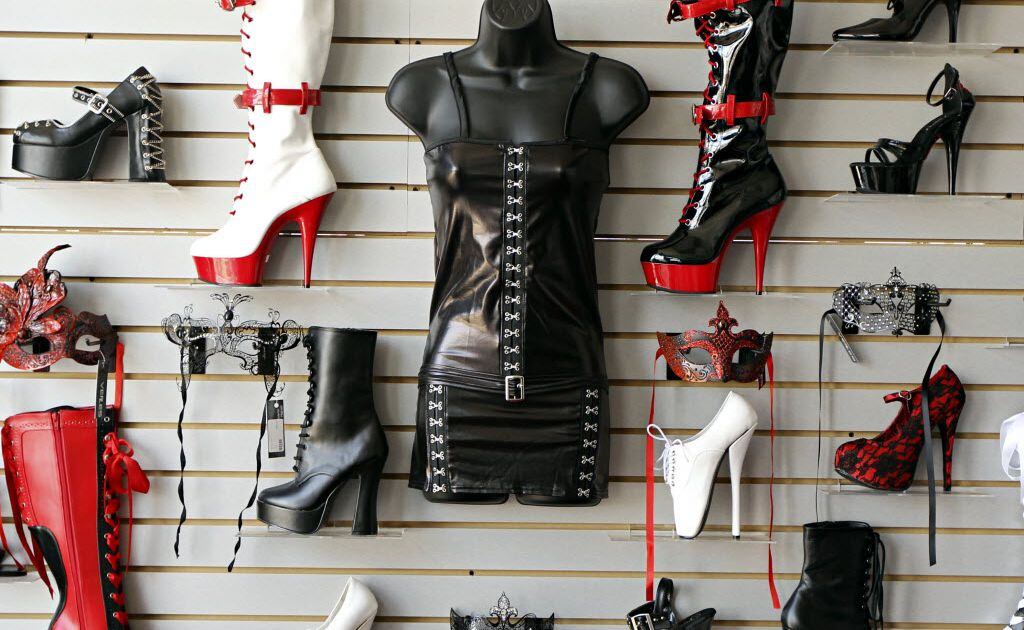 Larry Flynt's Hustler Hollywood sex-toy store opens on turf domina...