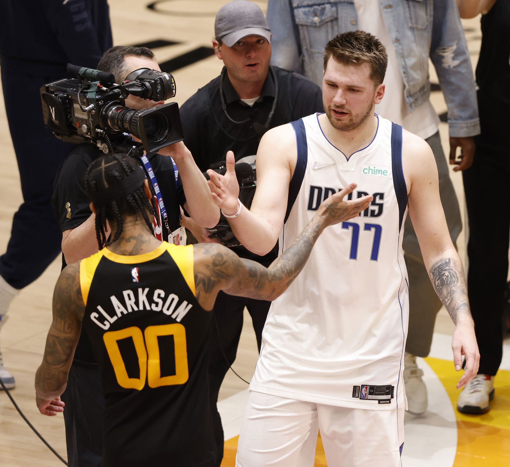 Dallas Mavericks guard Luka Doncic (77) and Utah Jazz guard Jordan Clarkson (00) shake hands...