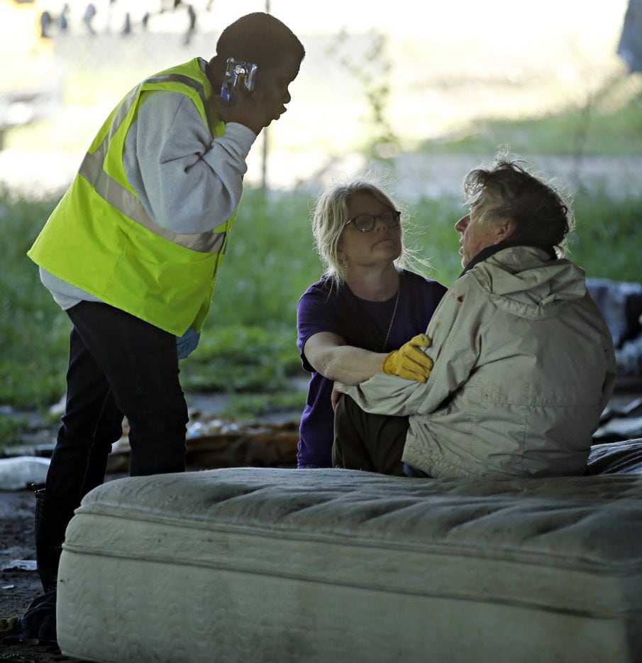 Cindy Crain (center), president of the Metro Dallas Homeless Alliance, talks with a resident...