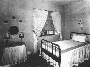 A Roseland Homes bedroom, 1944.