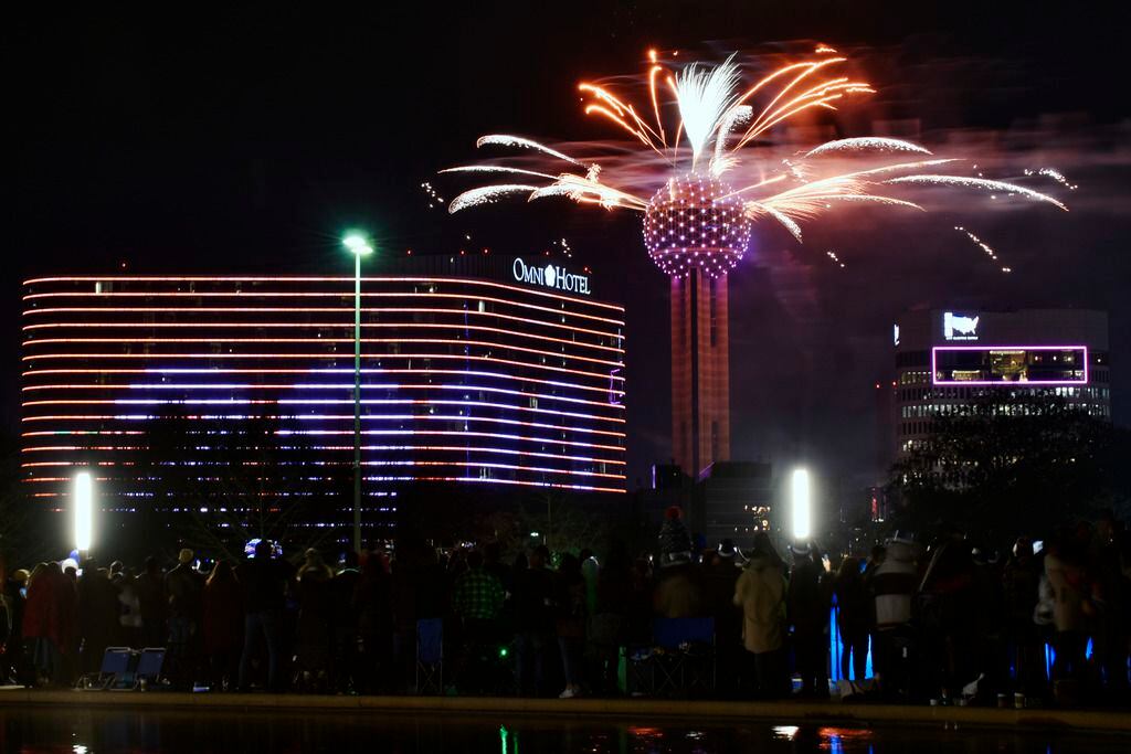 Watch Dallas Reunion Tower Rings In 2020 With Fireworks