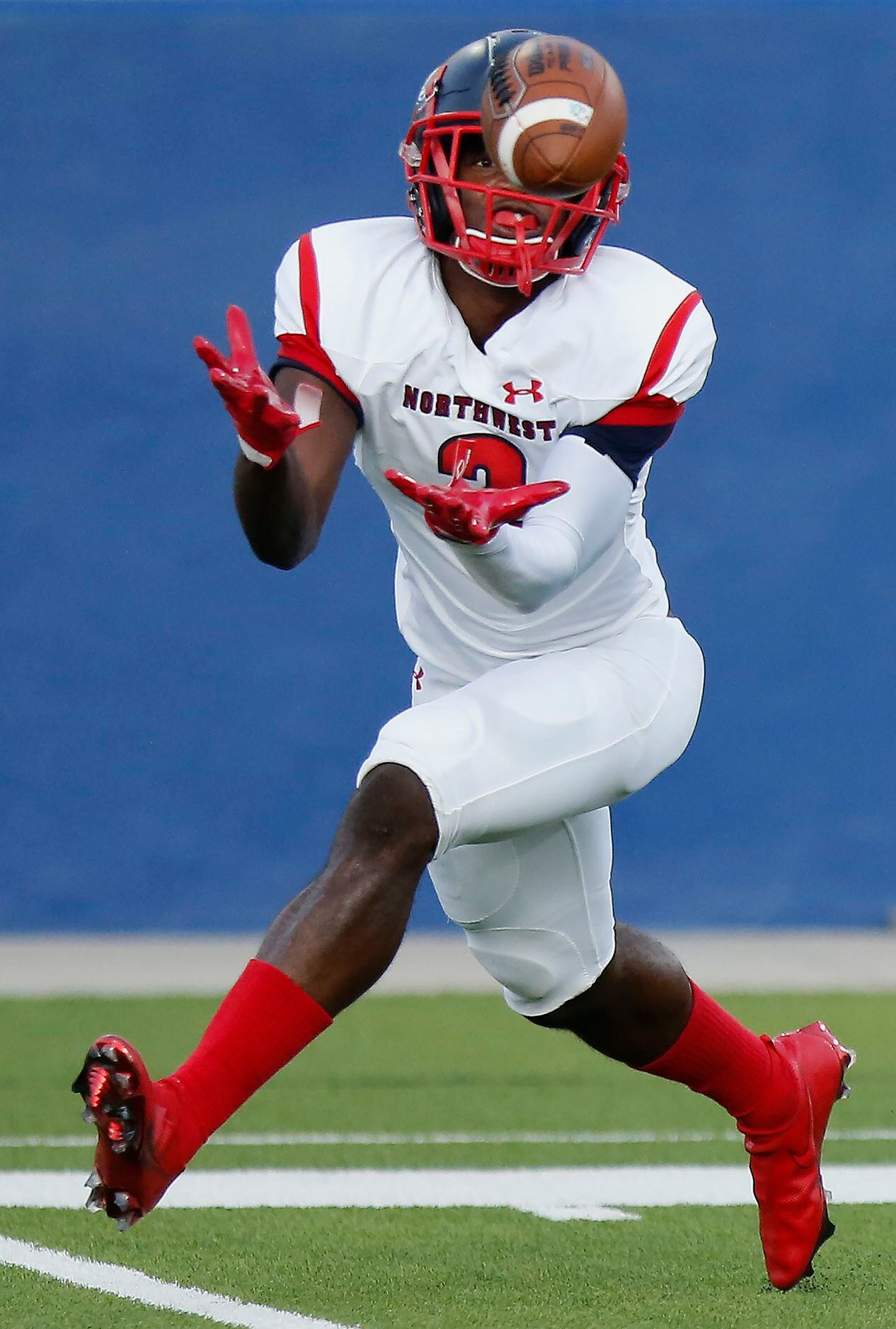 Northwest High School wide receiver Ricardo Dyer jr. (2) catches a long pass during the...