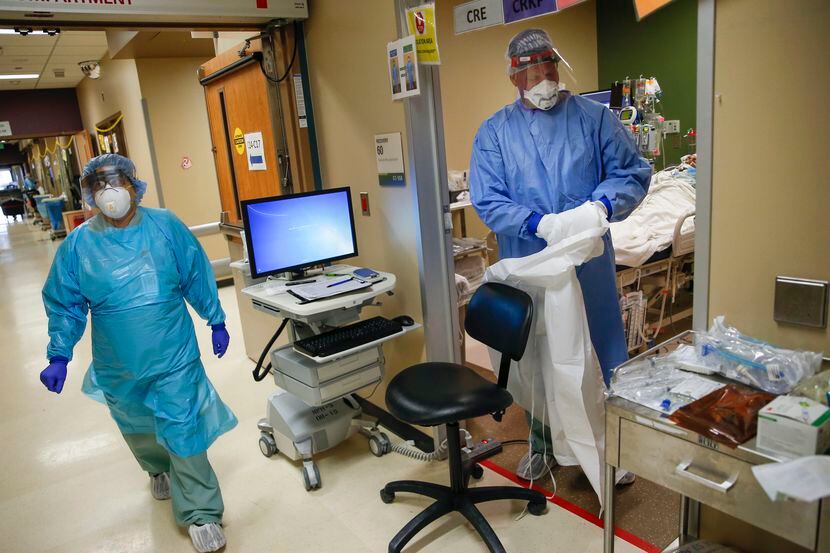 Las hospitalizaciones alcanzaron récords en varios condados de Texas, por la pandemia.